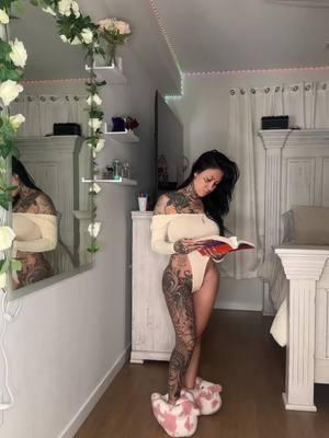 IYKYK #foryou #fyp #fypツ #2025 #powerbook #viralvideo #legsleeve #girlwithtattoos #justagirl 