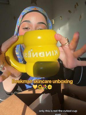 Can’t get over how cute the mug is I love it💛🌼 @Beekman 1802 #beekman1802 #kindnesskrew #prunboxing #unboxinghaul #beekmanambassador #beekman1802skincare  Here is the link to apply for their ambassador program  https://partners.beekman1802.com/i/rawan.k