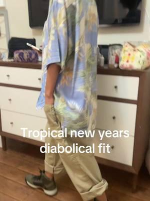 If anyone needed inspo for a tropical new years outfit next year #diabolical #newyears @Kalur 