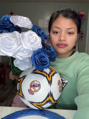 Ramo de Real Madrid #ramobuchon #rosaseternas #realmadridcf #detalles #fypシ #viralvideotiktok #rosas #🤍 