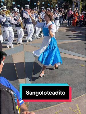 Es el sabor de mi tuba lo que mi chatita adora… #endisneylandia #🇲🇽 #🇲🇽🏰 #disneylandia #sangoloteadito #joansebastian #tambora #banda 