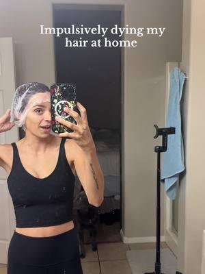 New year new hair 🤪💜 first time dying my hair myself at home was not as hard as I thought! #newhair #athomehaircolor #midnightvioletblack #hairdye #colormyhairwithme #hairtok #diyhairdye 