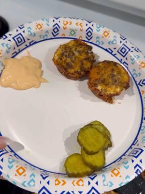 Burger bites 🍔👩🏻‍🍳 #dayinmylife #foryoupage #fyp #cookwithme #burgerbites #easyrecipesathome #lowfat #highprotein 