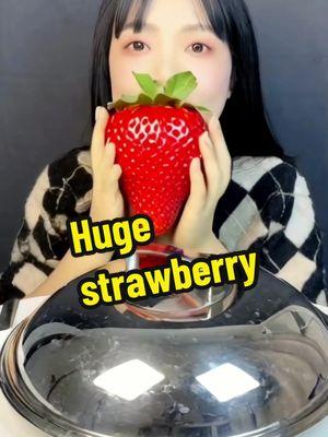 hi today I eat huge strawberries #mukbang #eating #eatingshow #asmrsounds #asmrmukbang #strawberry #hugestrawberries #sillyfun #aimukbang #stupid 