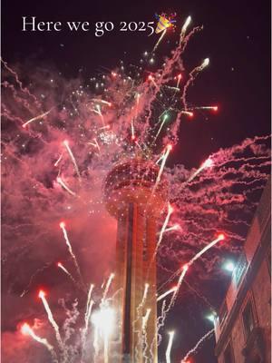 Absolutely stunning show Dallas #2025 #dallasnewyearseve #dallasreuniontower #dallasfireworks 