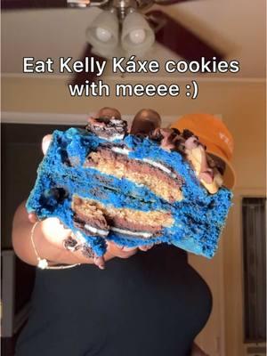 Another throwback cookie review heheh 🤭 If you can only try one cookie from @KELLY KAXE, I would recommend Cookie Monster x100 over fr.  You order these cookies online and can get them shipped to you! But we did local pickup since he’s based out of Baton Rouge :)  #maameefuakoomson #maameeats #kellykaxe #BRTok #cookiereview #thickcookie #louisianafoodie #cookiemonstercookies 