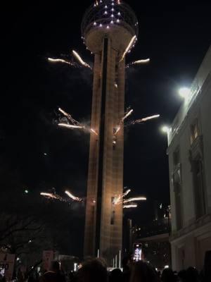 #dallasnewyearseve #dallasreuniontower #dallastx #fireworkshow #2025 