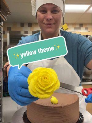 ✨yellow theme✨ #creatorsearchinsights #cake #cakedecorating #fypシ゚viral #cakevideo #cakedecorator #caketok #buttercream #yellow #roses #buttercreamroses 