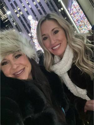 Day 1 in NYC did not disappoint. Even after 2 hours of sleep. This is my forever my fave place to visit for sure #homeAlone #gossipGirl #rockafellerCenter #nyc #girlstrip 🫶🏽🗽🍎 @Taminajeffries (& Norah) 