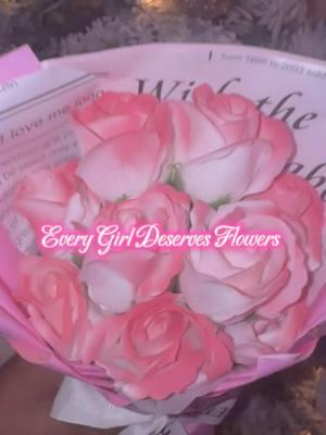 Every girl deserves flowers & these would be a perfect Valentine’s Day 💕 #roses #pinkroses #artificalflowers #valentinesdaygift #giftideas #bouquet 