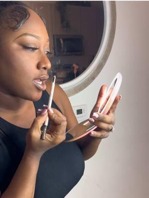 With my busy life having this on the go compact mirror make things super easy for me when I have to do or touch up my face #makeup #compactmirror #convenient #fancii 