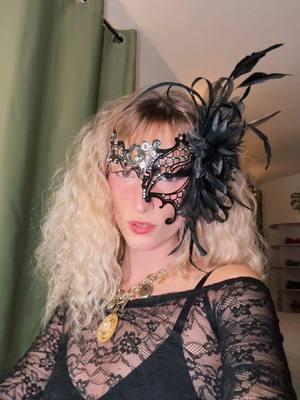 Can’t forget the NYE transitions😮‍💨🎊🍾✨ #transition #transitionideas #trendingtransition #nyetransition #transitioninspo #newyearsevetransformation #masquerade #nyemasqueradeparty #nyeinspo #foryoupage 