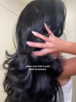 When your hair is your best accessory🥰 #uprettyhair #fyp #humanhair #blackgirlmagic #uprettywig #wiginstall #middlepart #weargowigs #gluelesswig #hairlayercut #butterflycut