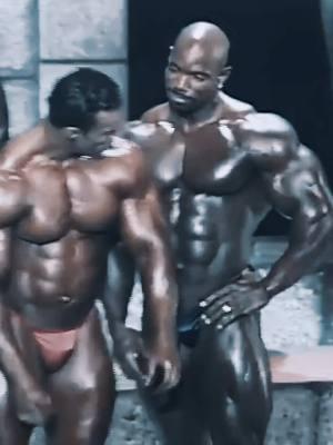 Kevin Levrone vs Flex Wheeler at the Arnold Classic. #kevinlevrone #kevinlevroneedit #flexwheeler #flexwheeleredit #bodybuilding #arnoldclassic #gymedit 