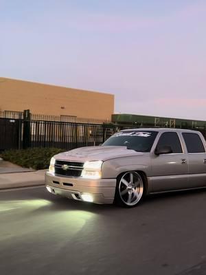 1of1 hood in the process🚧 #nfamusmetal #1bagged04 #baggedcrewcab #introwheels #truckscene #bagged4door #biglipwheels #introbillets 