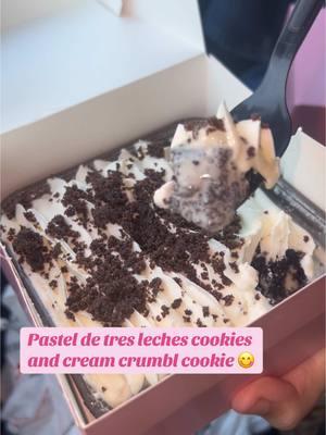 Me encanto pastel de tres leches cookies and cream 😋 #crumbl @Crumbl #crumblcookies #crumble #Crumbl #cookiedecorating #pastel #pasteltresleches🎂 #tresleches #crumble #galletasdecoradas #postres #postre #treslechescake #crumblecookie #foryoupage #fyp 