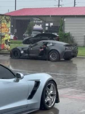 The comments on this one should be epic.. something like “its ruined” 😅 @evil__garage making sure the #z06 gets a propper wash 😂 #ltxftw #lt4 #boosted #boost #lt #ltx 