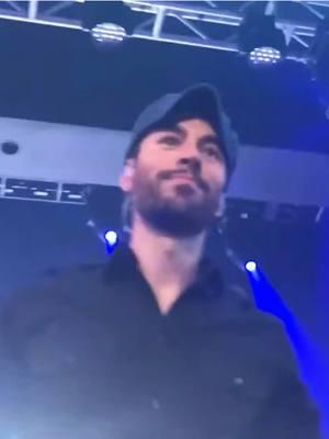 Enrique Iglesias - Duele El Corazón - Live 2017  #enriqueiglesias #fyp #kingoflatinpop #concert #performing #singing @Enrique Iglesias 