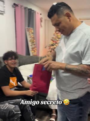 #@Juancarlos Sierra #amigosecreto #humor #risas #tiempoenfamilia #pasatiempo #navidad #navidad2024 #🎁 #humortiktok #humorlatino #jodedera #catrachos #🇭🇳 #rebane #relajo #familia #paratiiiiiiiiiiiiiiiiiiiiiiiiiiiiiii #paratii #fyp #fypシ #fypシ゚viral #fypage #viraltiktok #🤣🤣🤣 