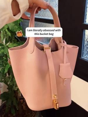 The perfect bag for everything ☆ #bucketbag #leatherbag #leatherpurse #purse #bag #handbag #handbags #shoulderbag  #whatsinmybag #whatsinmypurse #cute #toocute  #fashion #viral #bagessentials #bagcollection #bags #christmas #TikTokShop #giftideas #fall #gift  #tiktokshopfinds #winterfashion #christmas2024  #paidpartnership #shopping #giftsforher  #treatyourself #spotlightfinds #newyearnewaura  #fashionlook #tiktokshoplastchance 