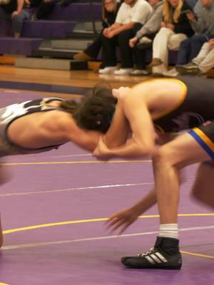 Jon Marquez takes down Landon Harper with a far ankle pick... see the full match at youtube.com/@wrestlingspot #landonharper #grayslakenorthhighschool #jonmarquez #warrentownshiphighschool #120lbs #ihsawrestling #grayslakenorth #warrentownship