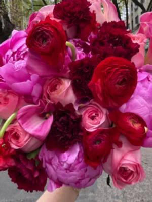 Peonies: $12.99 / carnations: $5.99 / ranunculus: $6.99 / calla lilies: $5.99 / garden roses: $9.99 #diybouquet #traderjoesflowers #happyarranging #valentinesflowers 