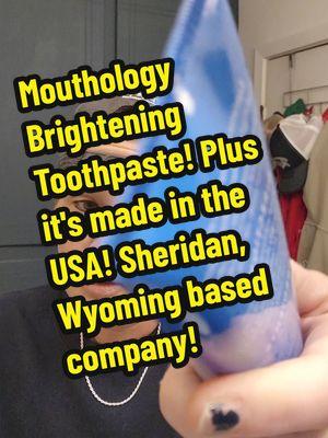 Brightening toothpaste that I LOVE on week 2! Taste is great and love it helps my enamel! Made in the USA! #toothpasterecommendation #mouthology #madeinusa #brighteningtoothpaste #newyearnewaura @Mouthology 