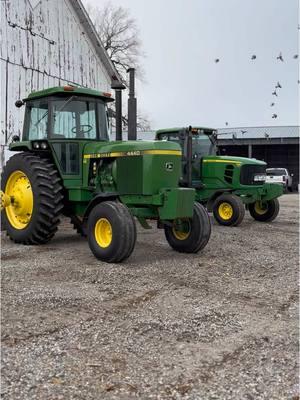 All cleaned up🧼🧽🫧#johndeere4440 #johndeeree7330#iowa #johndeeretractor #fyppppppppppppppppppppppp #fyp #merica🇺🇸 #georgestrait#tractortok 