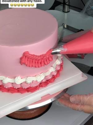 #CapCut The cake master with obsessive-compulsive disorder, I will be dissatisfied with any flaws.#tiktok #fyp #cake #cakepiping #cakepipingvideo #cakemachine 