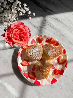 Make heart shaped pancakes with me🥞💕 #pancakes #heartpancakes #valentines 