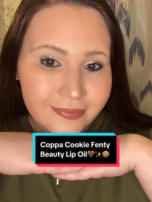 I’m in LOVE! I’m obsessed Coppa Cookie🤎🍪 Rihanna really slayed with this one✨ #fentybeauty #coppacookie #lipoil #cookie #rihanna #shimmerlipoil #makeup #beauty #fenty 