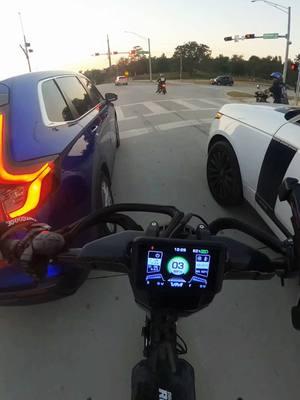 Fun time on roadster  #electricscooter #electricscooterlife #scootergang #scooterlife #fastscooter #electricscooter #escooters #emoveroadster  #electricscooters #scooter_kel #scooterkel