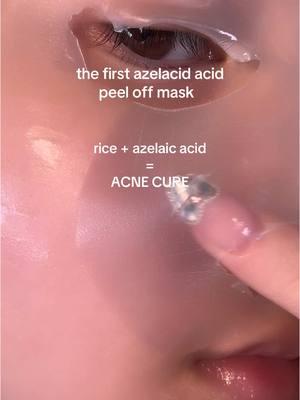 Instant acne relief with azelaic acid 💚🦠🙌🏻👀 #azelaicacid #kbeauty #koreanskincare #acnetreatment #acne #ricepapermask #diyskincare 