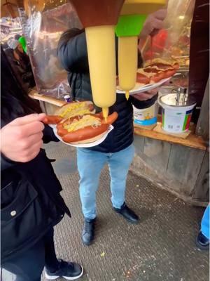 London Street Food 🌭🤤 #hotdog #sanwich #foodreview #londonfood #ukfood #streetfood #bestfood #foodspots #foodies #fyp 