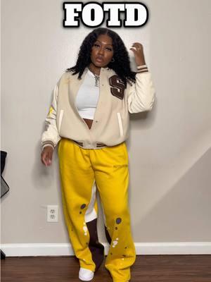 👍🏾 or 👎🏾 for the fit ?  #streetwearinspo #streetweartiktok #girlystreetwear #blackgirlcontentcreator #ootdideas #sweatpantsoutfit #prettylittlethingoutfits 