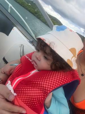 Boat life 👶🏼 . . . . . . . . . . . . . . . . . . . . . . #foryou #fy #fyp #parati #mom #MomsofTikTok #mama #mamaprimeriza #boatlife #boat #bote #vacation #parguera #playa #vacaciones #humor #beach #beachvibes #familia #sahm #sahmlife #bebe #bebestiktoks #babiesoftiktok #baby #babyboy #cutebaby 