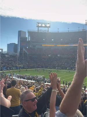 Touchdown M-I-Z-Z-O-U 🙌🏻🏈 #musiccitybowl #nashville #mizzou #mizzoufootball #kathleenmadigan #madiganspubcast #sec #gotigers 