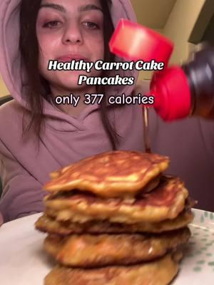 Healthy Carrot Cake Pancakes 🥞🥕 Macros: 377.7 calories  17.6 grams of protein  54.1 grams of carbs  10.1 grams of fat  Contenido nutricional  377.7 calorías  17.6 gramos de proteína  54.1 gramos de carbohidrato  10.1 gramos de grasa Recipe: - 2 eggs - 51 grams of mashed banana  - 1/2 tablespoon of vanilla - Sweetener of choice (I used 2 Splenda packets) - 1 teaspoon of baking powder  - 40 grams of all purpose flour  - 40 grams of shredded carrots  - 15 grams of dried raisins Receta: - 2 huevos - 51 gramos de plátano  - 1/2 cucharada de vainilla - Edulcorante de preferencia (utilize 2 sobres de Splenda) - 1 cucharadita de polvo para hornear  - 40 gramos de harina multiuso  - 40 gramos de zanahoria rallada - 15 gramos de pasas #carrotcake #carrotcakepancakes #healthypancakes #pancakes #healthybreakfast #breakfast #breakfastideas 