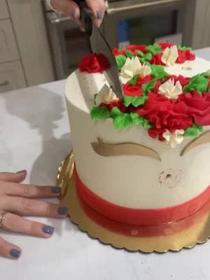 Look at those cake cutting skills!! #HowToCutACake #CakeCutting #CakeCuttingVideo #CakeArt #CakeGuts 