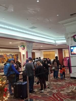 Long lines at Las Vegas Hotels check in area always around 4pm and later because they want 40 dollars check in early. #Vegas #lasvegashotels #circuscircus #Sahara #flamingo #vegashotels 