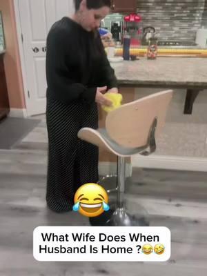 What Wife Does When  Husband Is Home ?😂🤣😂#pakistani_tik_tok #punjabicomedy #hasiya_khediya #hasderaho #funnyvideo #jokes #husbandwifecomedy #foryoupage #fyp 