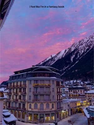 the ending is the prettiest part of this mornings sunrise 🩷 #chamonix #acotar #frenchalps #velaris #nightcourt #france #chamonixmontblanc 