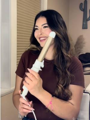 My favorite part of getting ready is my hair and now it’s even easier 😍  @COCOCURLY  #rotatingcurlingiron #beautyhacks #curlingiron #cococurly #curlingirontutorial #fyp #fypシ゚viral #viral #parati #relateable #curlmyhairwithme #curlinghair #curlinghairtutorial 