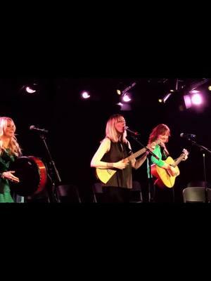 "I'm A Man You Don't Meet Everyday" - Pogues Bass player Cáit O'Riordan w/ Avon Faire's Andriette Redmann and Kath Green #thepogues #caitoriordan #shanemacgowan #imamanyoudontmeeteveryday #fy 