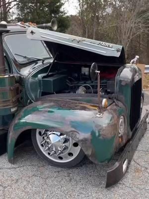 Just a few old shop trucks. #robsspeedshop #airslamitequipped #baggedtrucks #fassfuelsystems #mack #chevorlet #international #chevytrucks #ford @_codysams_  drove the ford up from SC back when he wanted to hang out. 