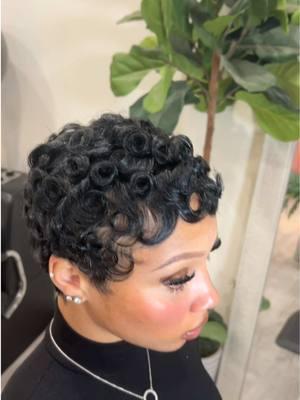 The energy me & my clients bringing into 2025😘 . . . . #shorthairstylist #shorthair #pixiecut #fingerwaves #detroithair #fingerwaves #fingerwavesdetroit 