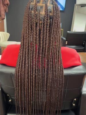 chocolate med knot 🍫🤎 click link in bio to book! #knotless #knotlessbraids #indybraider #indybraids #indianapolisbraider #indianapolis #neatbraider #braidersontiktok #indy #braids #twist #smallknotless #mediumknotless #fy #fyp