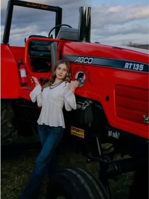 Photos with a pulling tractor is a first for me but ICONIC!!! This senior’s photos are giving boss lady! 🔥  #seniorphotos #senior #senioryear #pullingtractor #pullingtruck #racing #seniorphotographer #photographer 