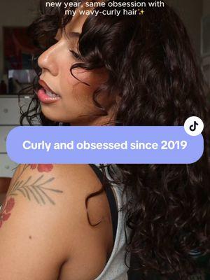 Obsessed since 2019 and never going back🤭✨ I’m excited to keep taking yall on my little Curly Journey all throughout 2025, so lmk down below if there are specific videos, posts, recommendations, etc. you’d like to see from me this year🤍 • • • • #curlyhair #wavyhair #wavycurls #wavygirl #curlywavyhair #hairjourney #curlyhairjourney #healthyhairjourney #hairtok #curlytok 