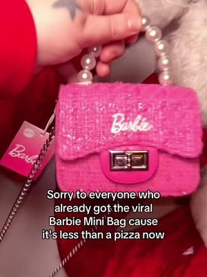 A gift your little girl will love! #barbie #christmasgift #christmasgiftideas #giftidea #holidaygiftidea #giftguide #barbiebag #barbiepurse #pink 